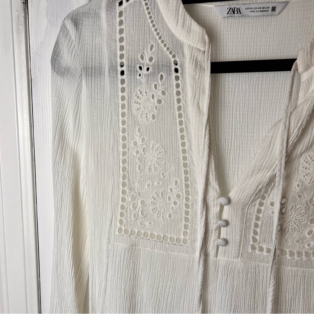 ZARA White Flowy Eyelet Lightweight Long Sleeve V-Neck Boho Blouse - Size XS - Picture 3 of 7